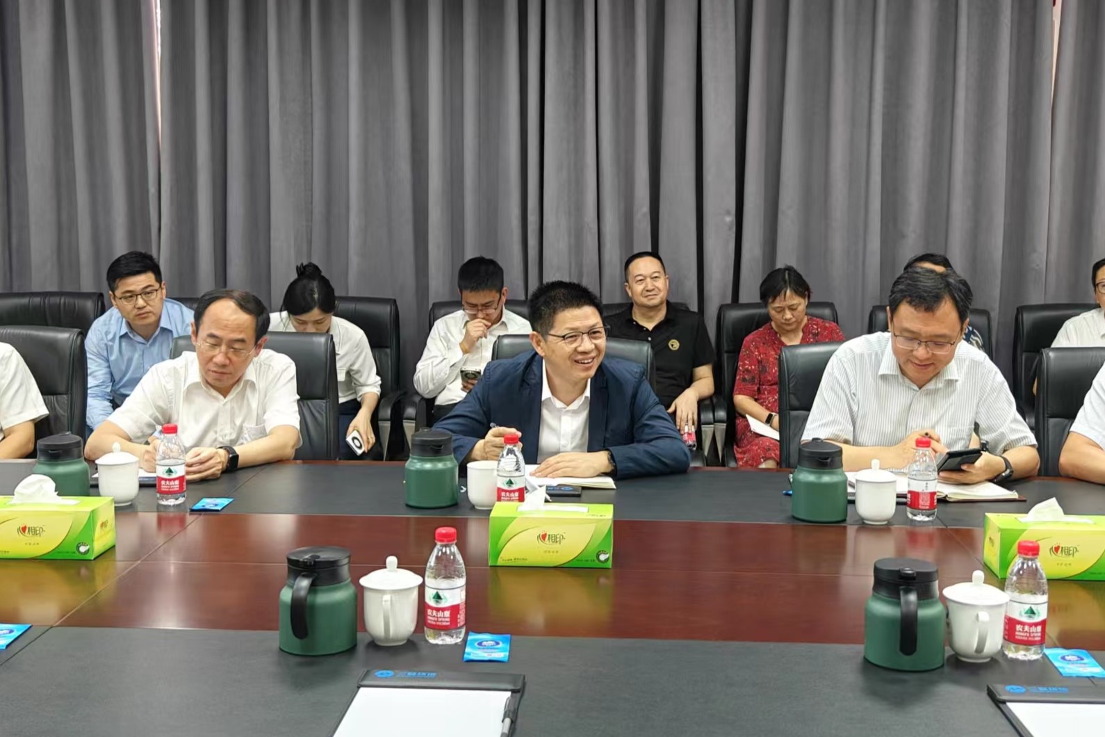 國家發(fā)改委價格司調(diào)研圖片 (4).jpg 國家發(fā)改委價格司調(diào)研圖片 (4).jpg