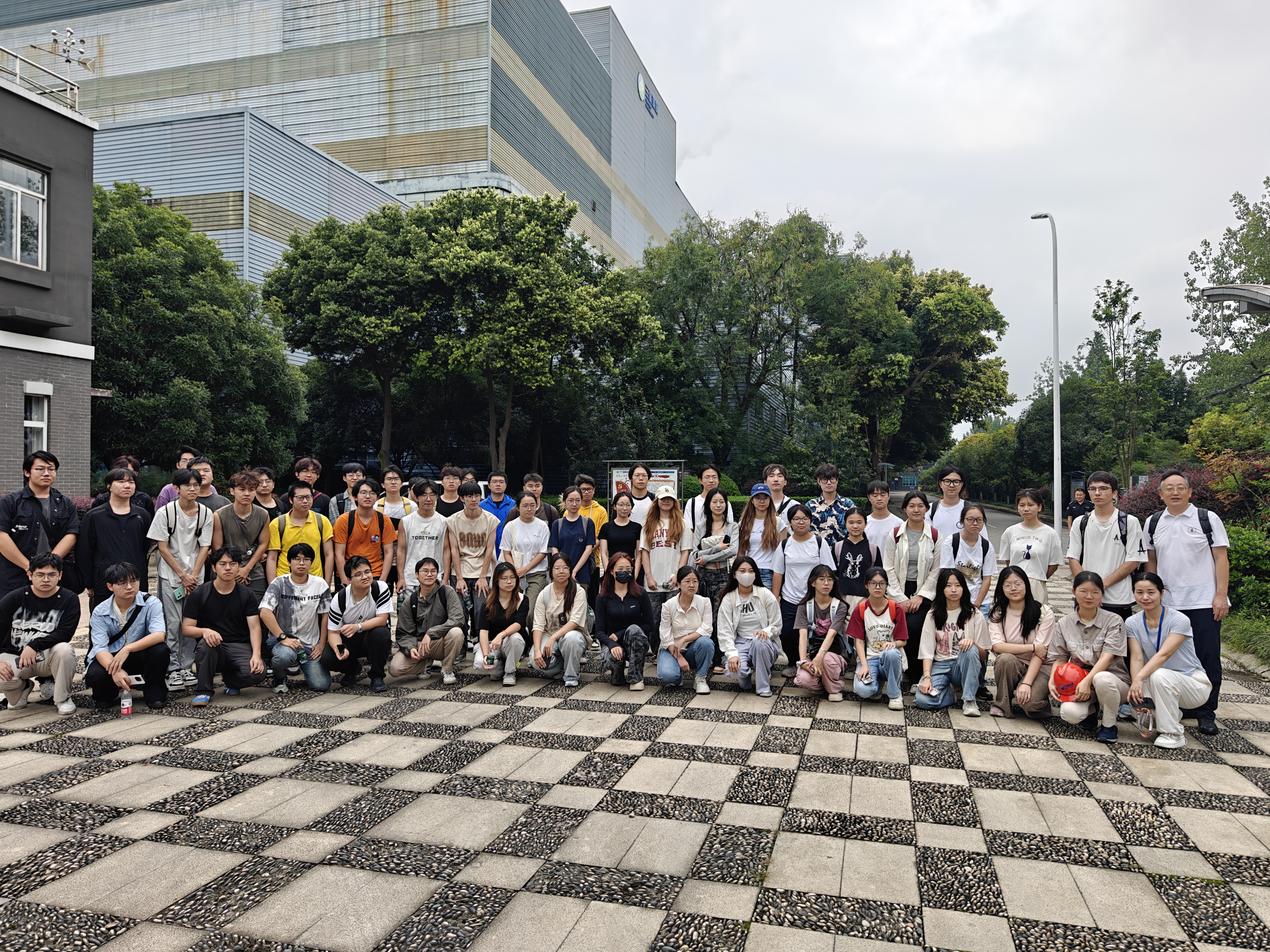 20250708四川大學(xué)環(huán)境工程專(zhuān)業(yè)師生到成都三峰開(kāi)展專(zhuān)業(yè)實(shí)踐活動(dòng).jpg 20250708四川大學(xué)環(huán)境工程專(zhuān)業(yè)師生到成都三峰開(kāi)展專(zhuān)業(yè)實(shí)踐活動(dòng).jpg